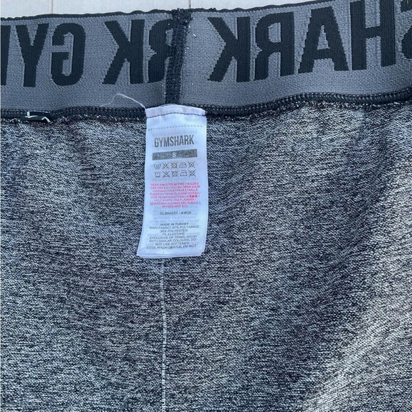 Gym shark shorts - Picture 3 of 3